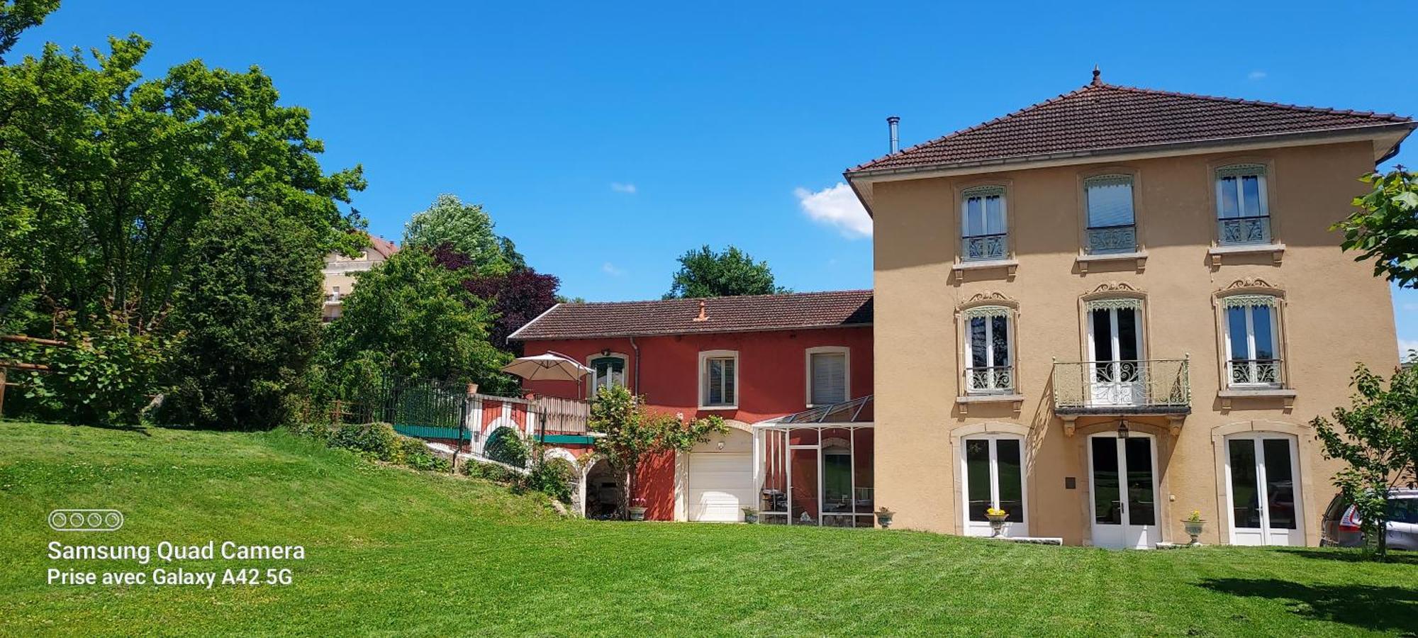 Maison Letrat Ла-Тур-дю-Пен Экстерьер фото